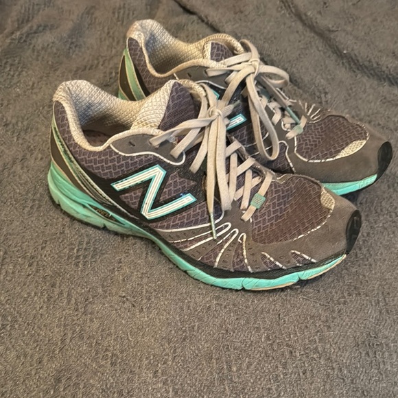 New Balance Gray and Teal Running Shoes - Picture 2 of 4